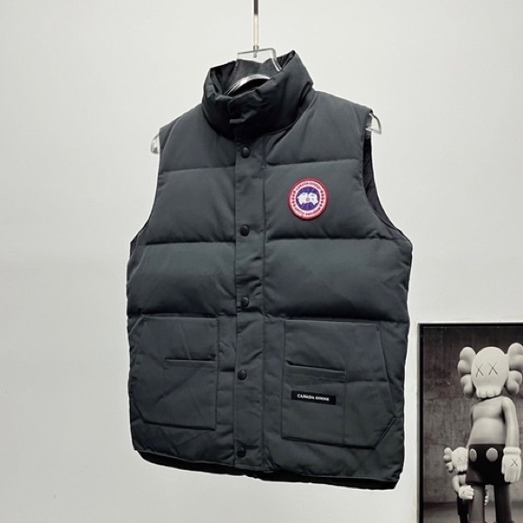 Canada Goose Men's Dark Gray Puffer Vest - Picture 1 of 5